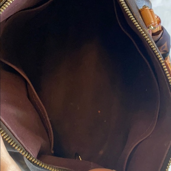 Eye catching 💓LV crossbody💓 - Picture 11 of 16